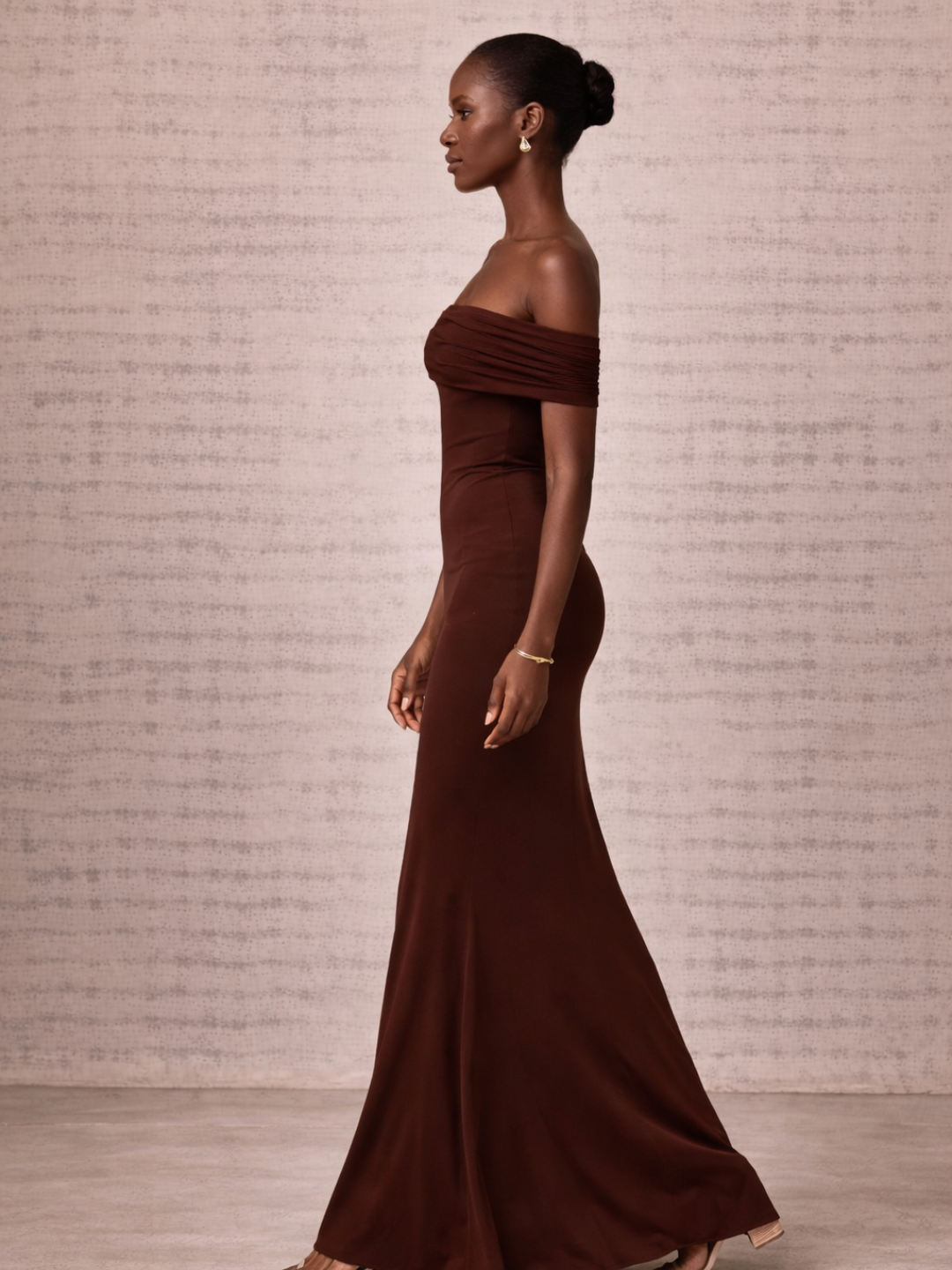 Off-shoulder backles dress