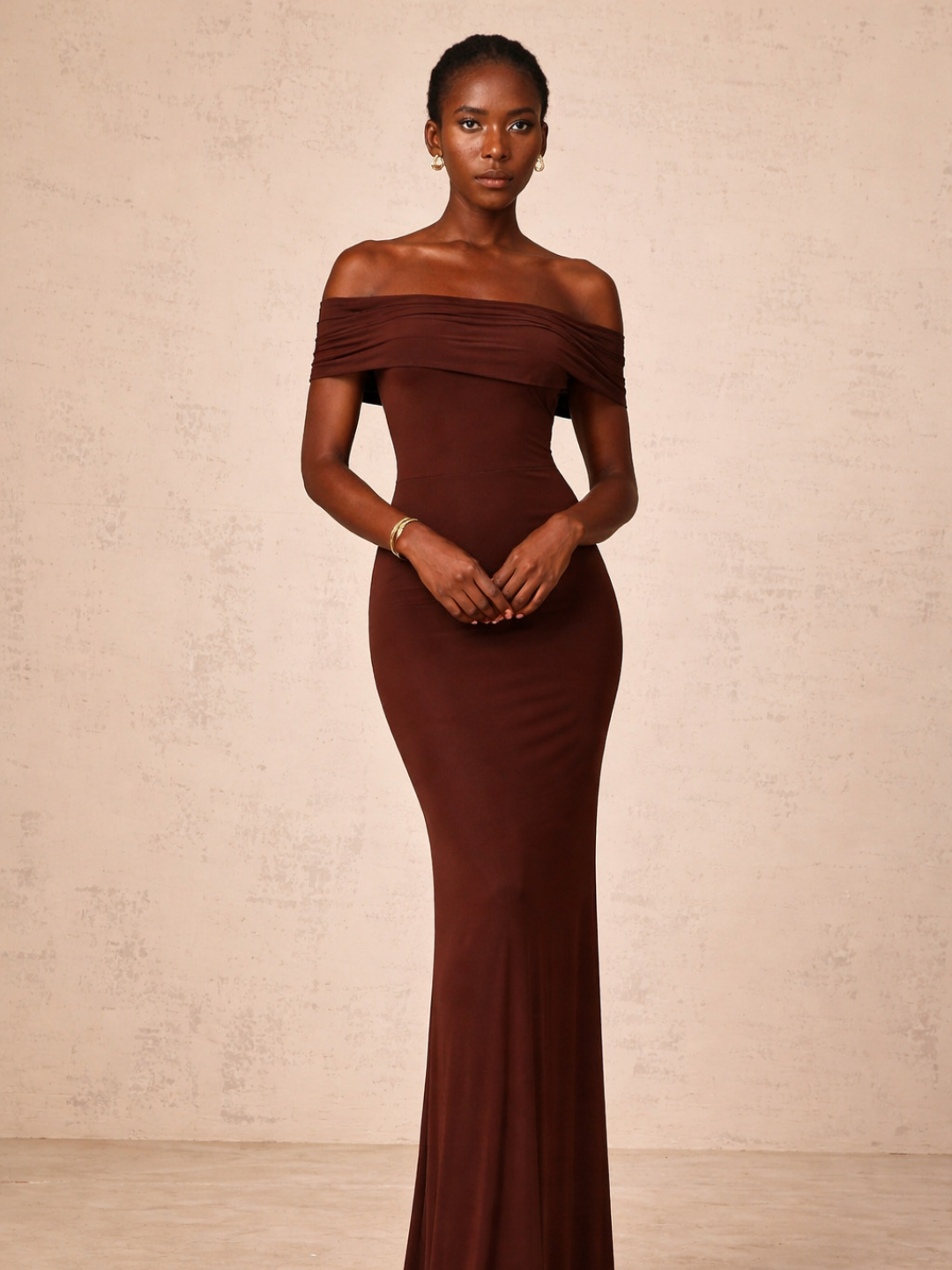 Off-shoulder backles dress