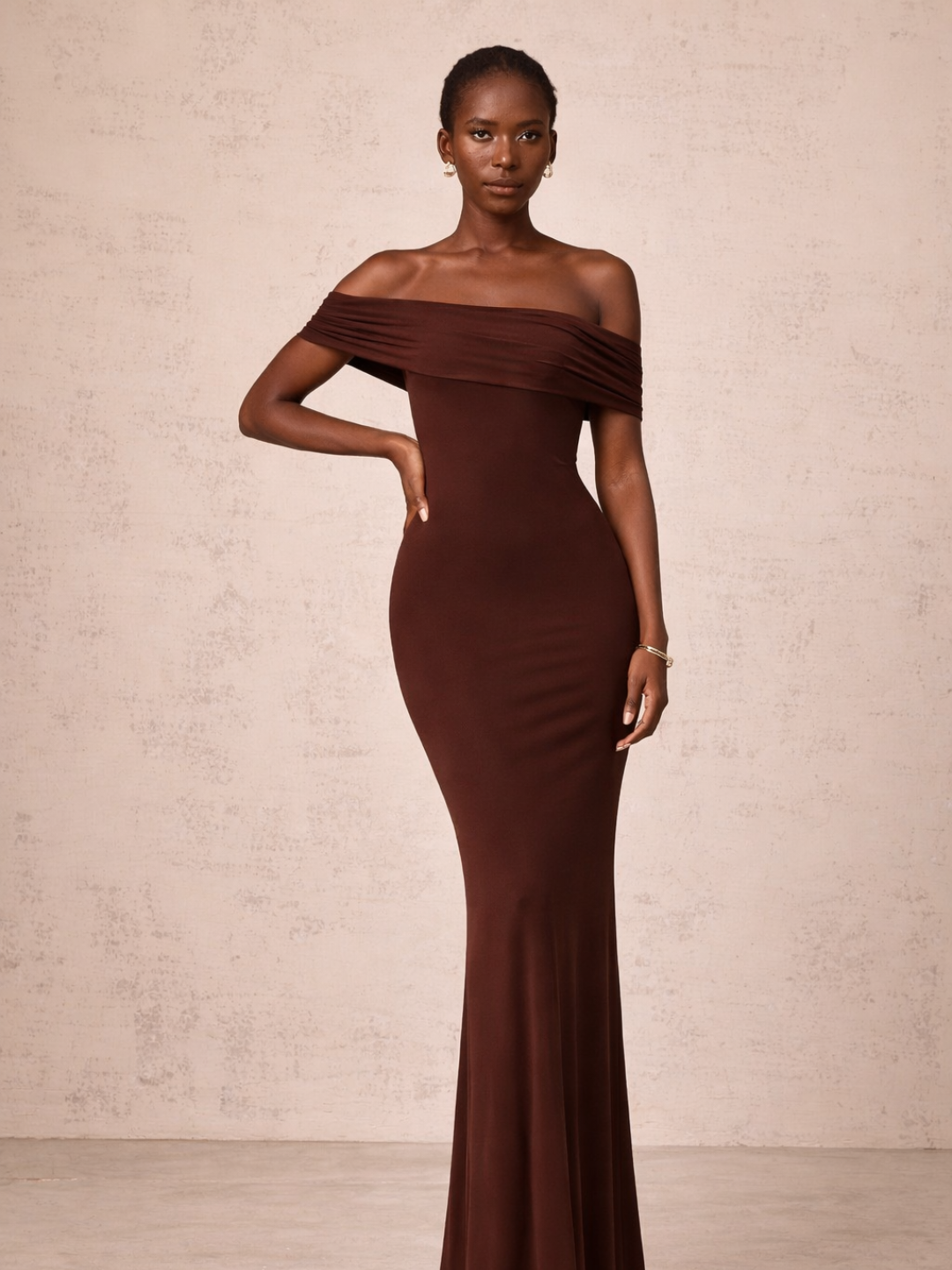 Off-shoulder backles dress